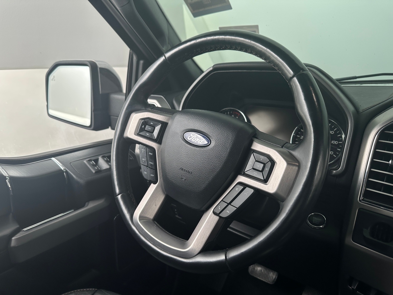 Thumbnail: 2019 Ford Econoline - 4