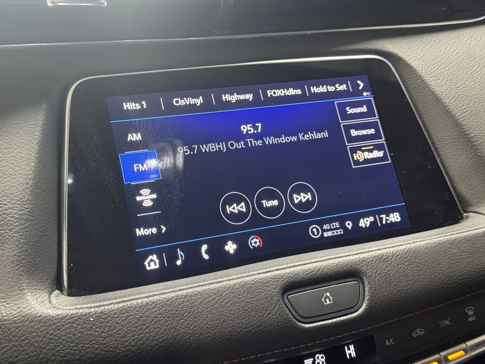 Thumbnail: 2023 Cadillac XT4 - 3