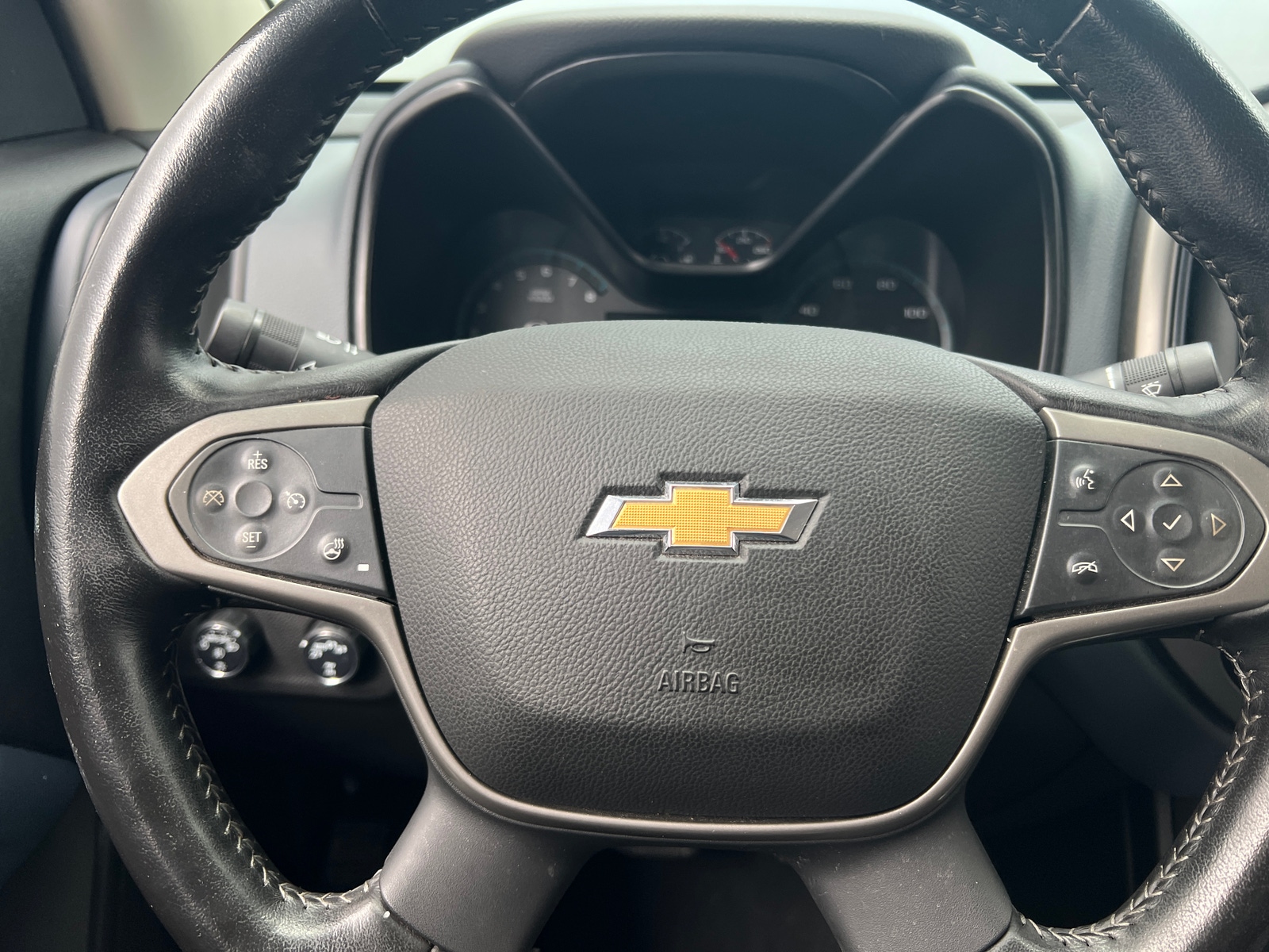 Thumbnail: 2022 Chevrolet Colorado - 4