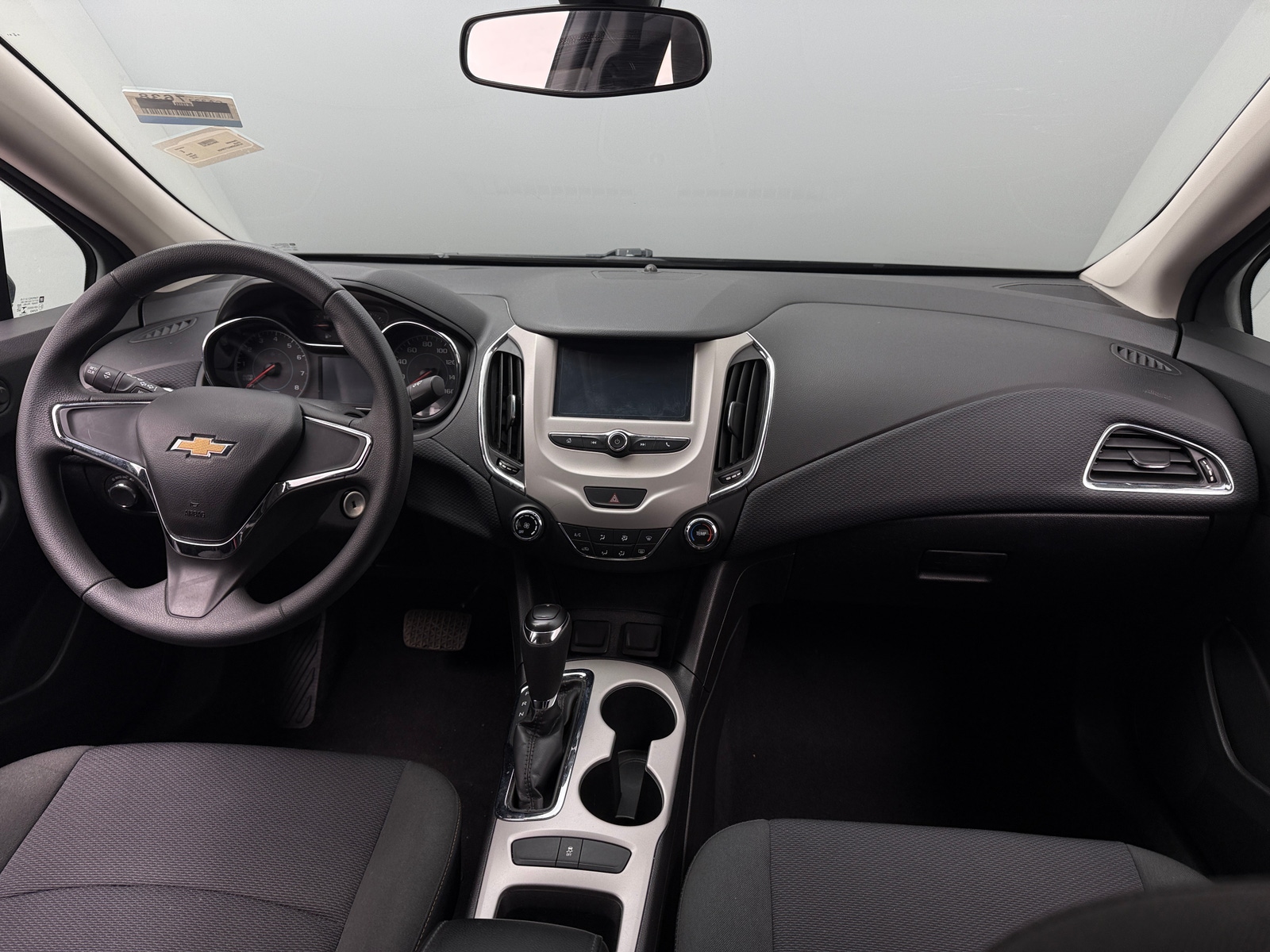 Thumbnail: 2018 Chevrolet Cruze - 3