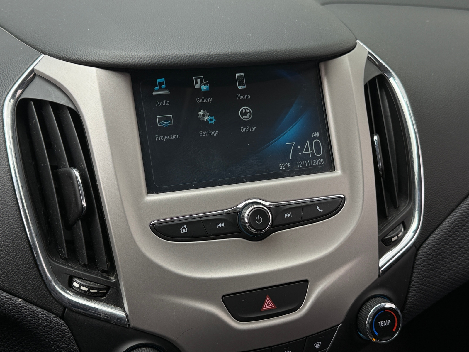 Thumbnail: 2018 Chevrolet Cruze - 4