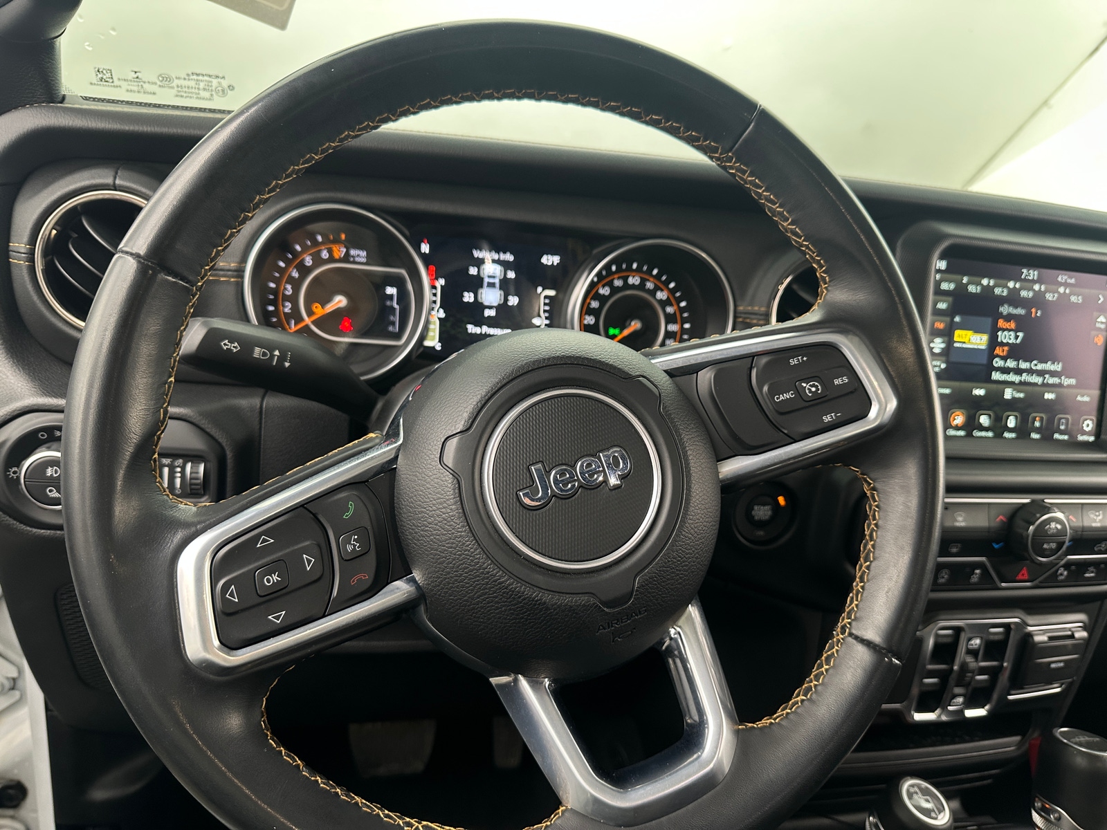 Thumbnail: 2021 Jeep Gladiator - 4