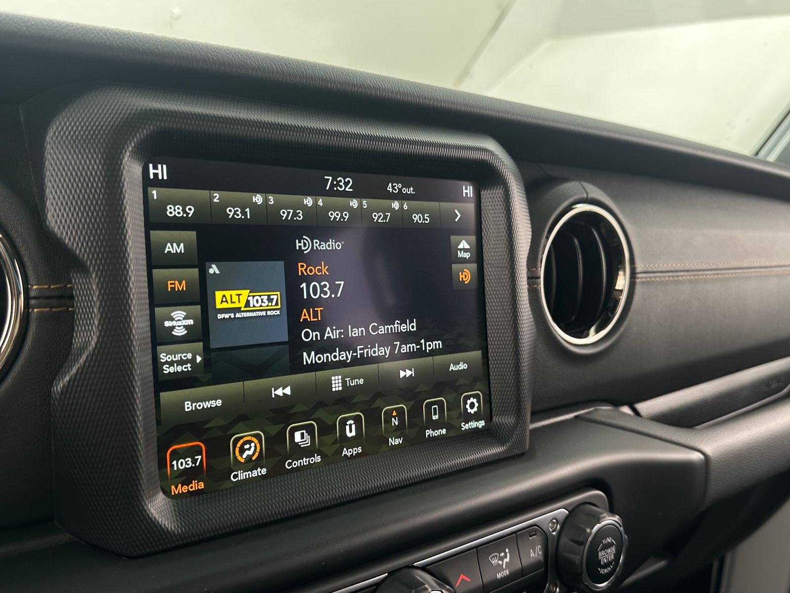 Thumbnail: 2021 Jeep Gladiator - 3