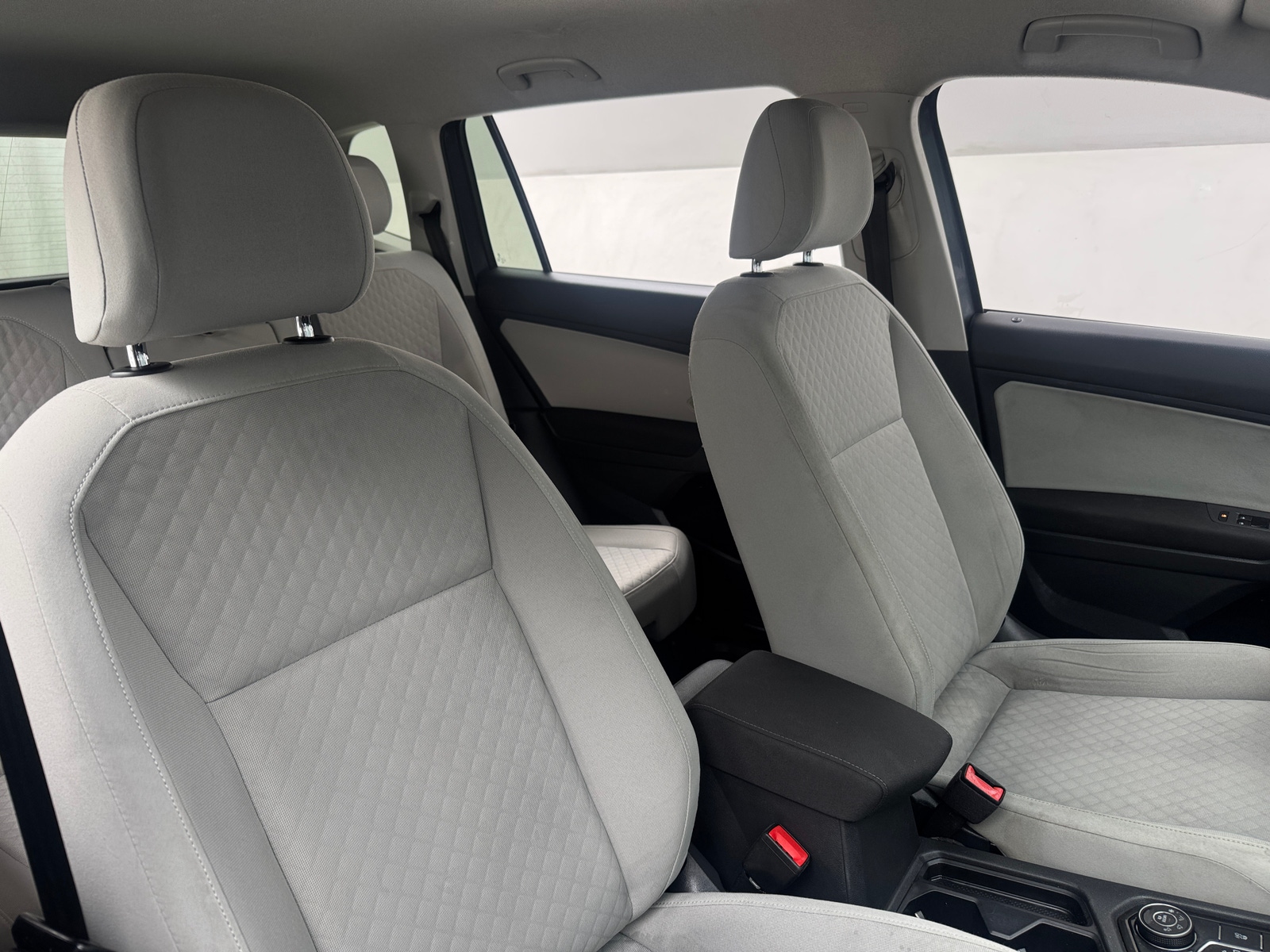 Thumbnail: 2018 Volkswagen Tiguan - 2