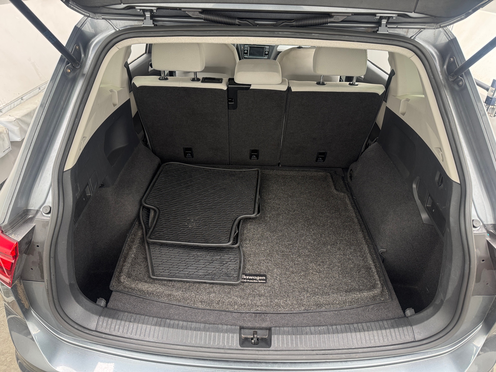 Thumbnail: 2018 Volkswagen Tiguan - 7