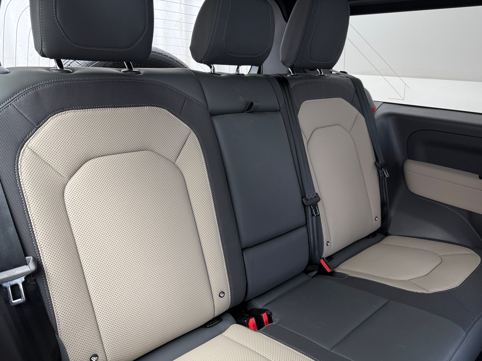 Thumbnail: 2023 Land Rover Defender - 5