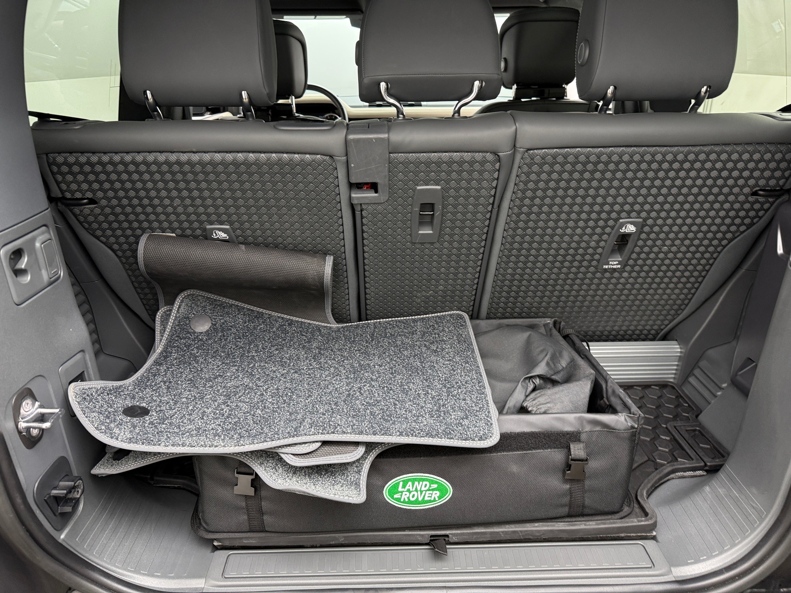 Thumbnail: 2023 Land Rover Defender - 6