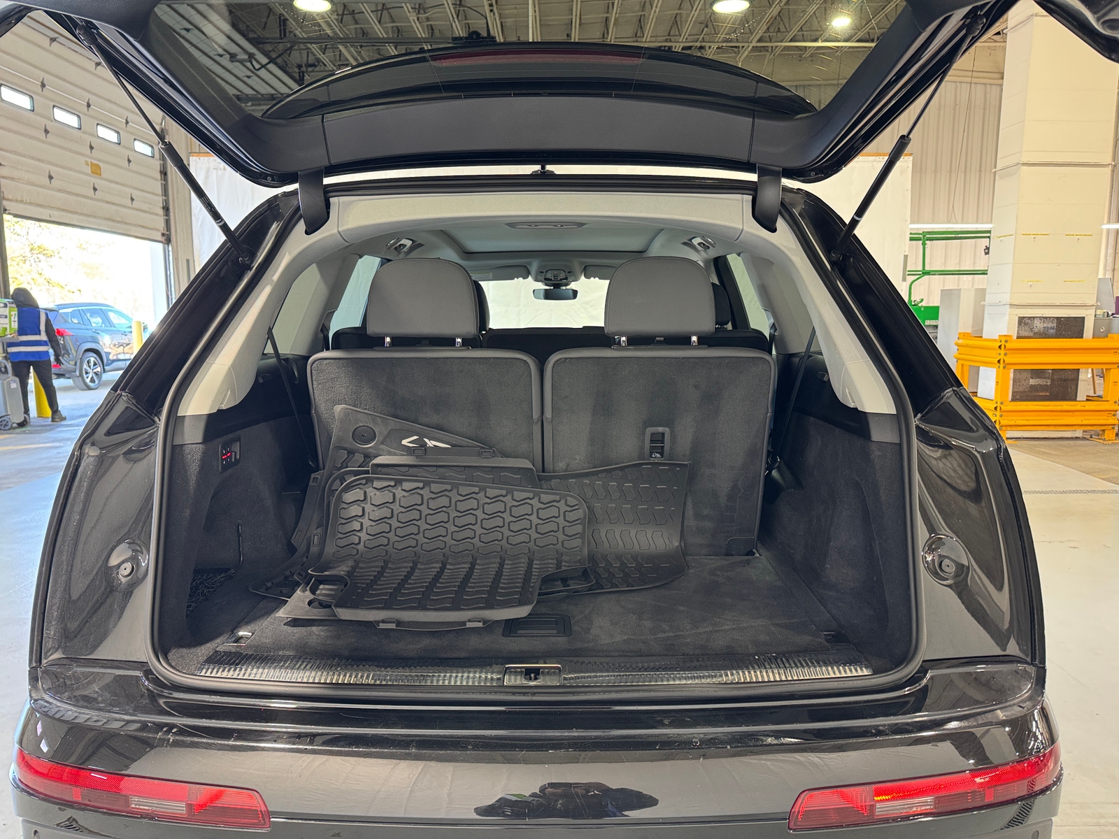 Thumbnail: 2022 Audi Q7 - 6