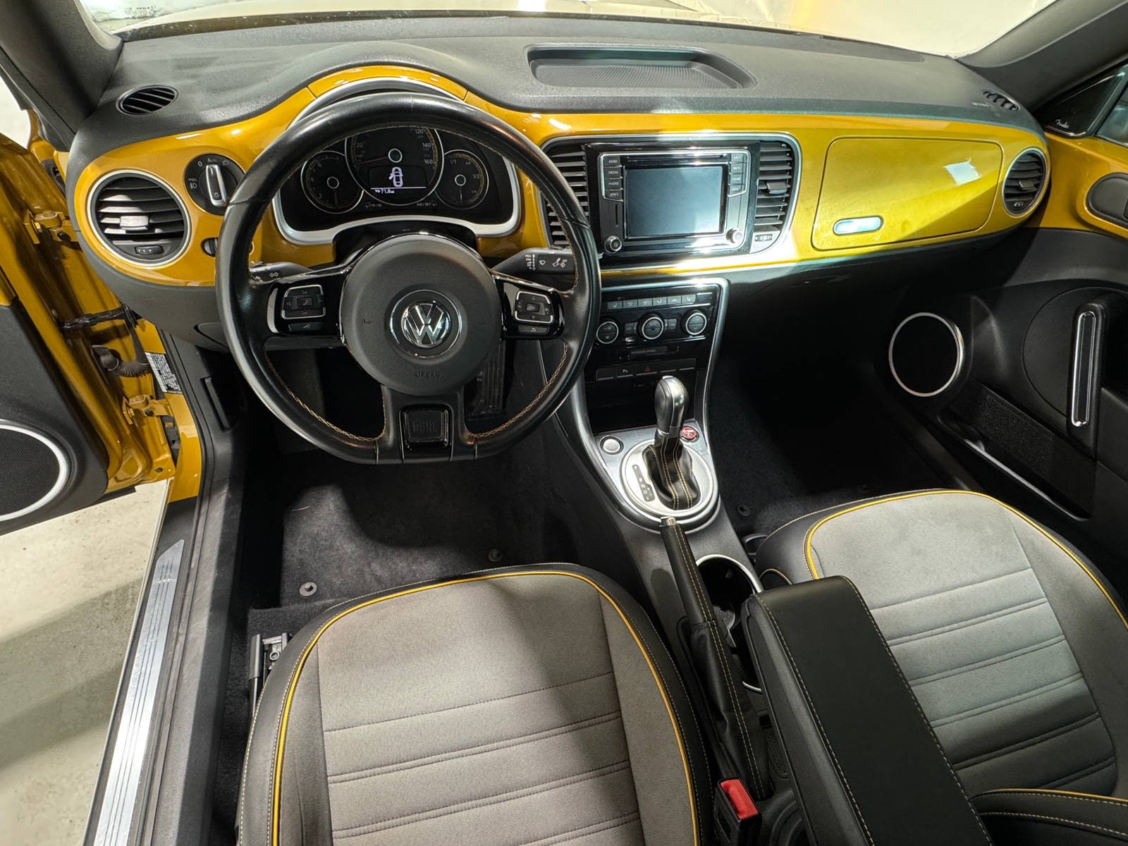 Thumbnail: 2017 Volkswagen Beetle - 3