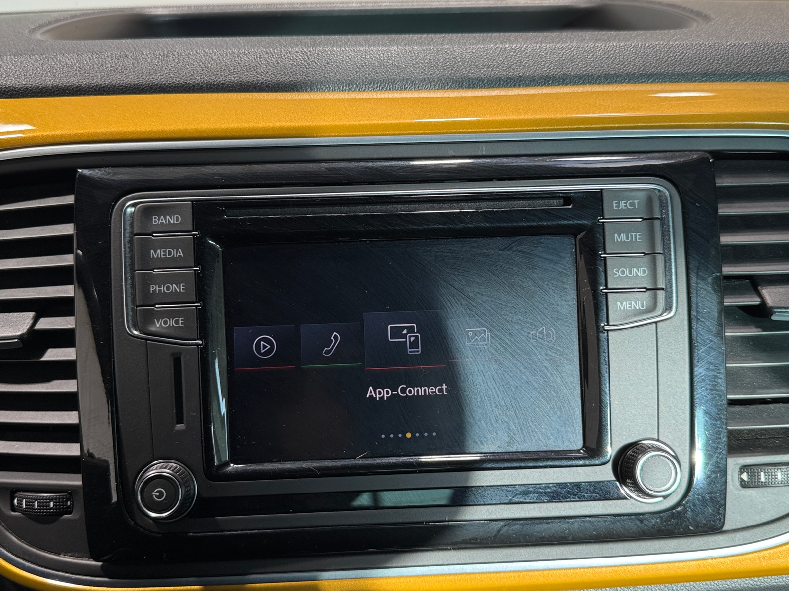 Thumbnail: 2017 Volkswagen Beetle - 4