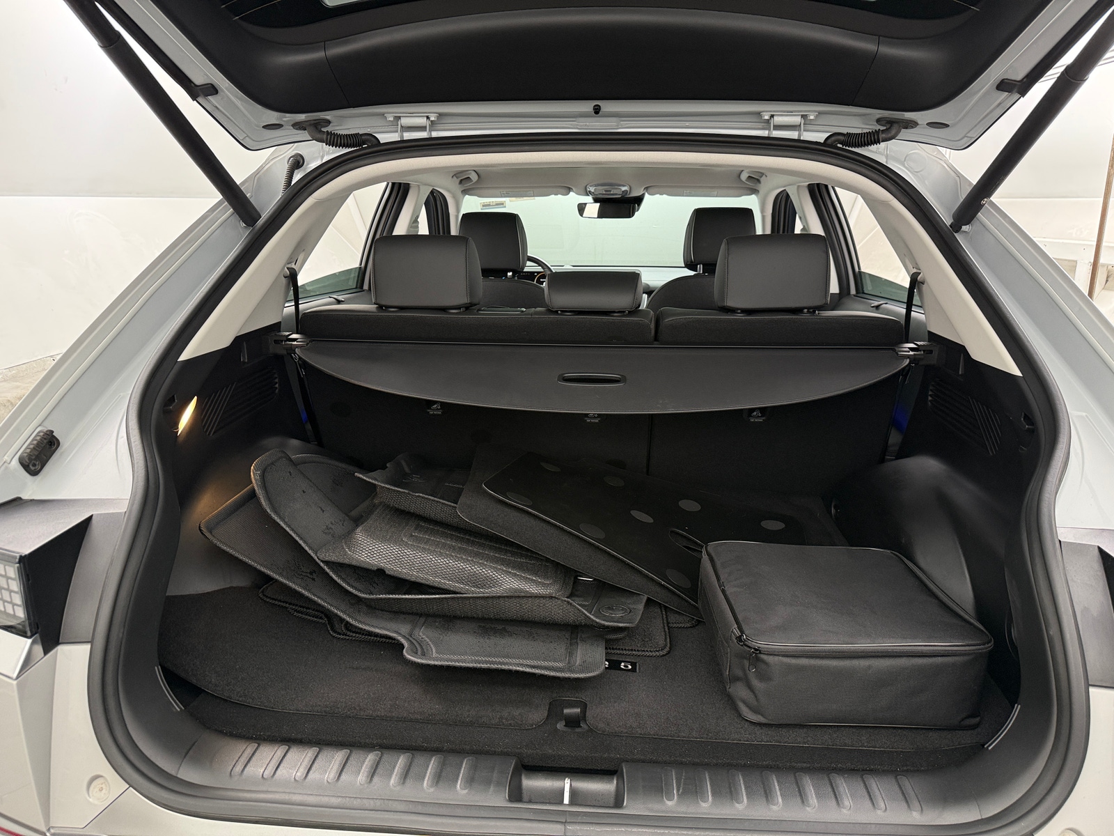 Thumbnail: 2023 Hyundai Ioniq 5 - 6