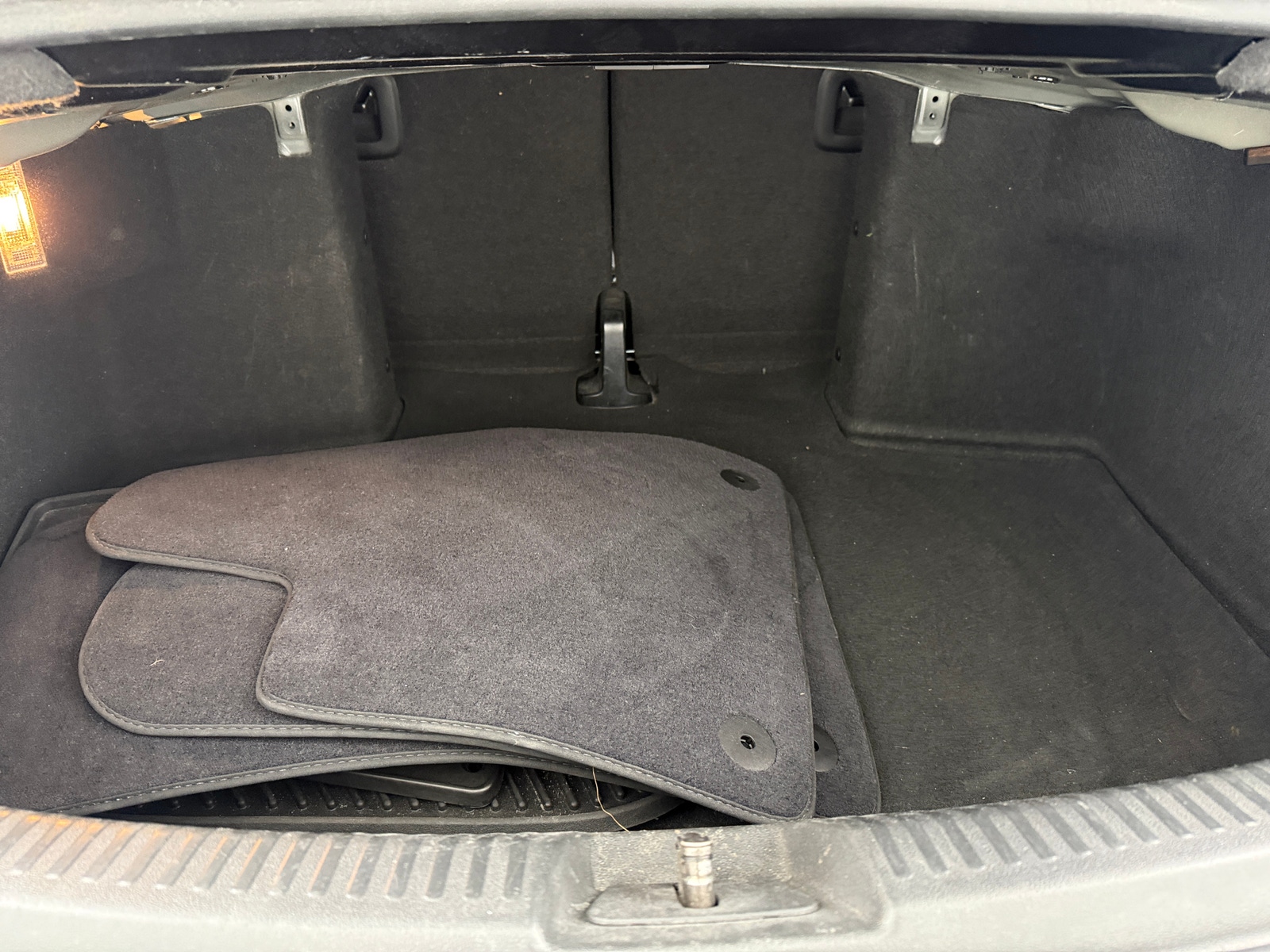 Thumbnail: 2017 Volkswagen Beetle - 7