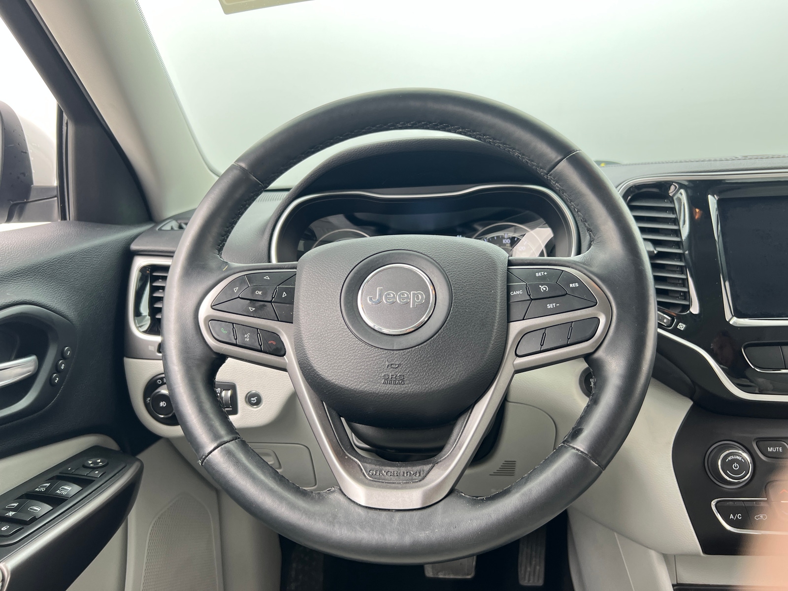 Thumbnail: 2019 Jeep Cherokee - 4