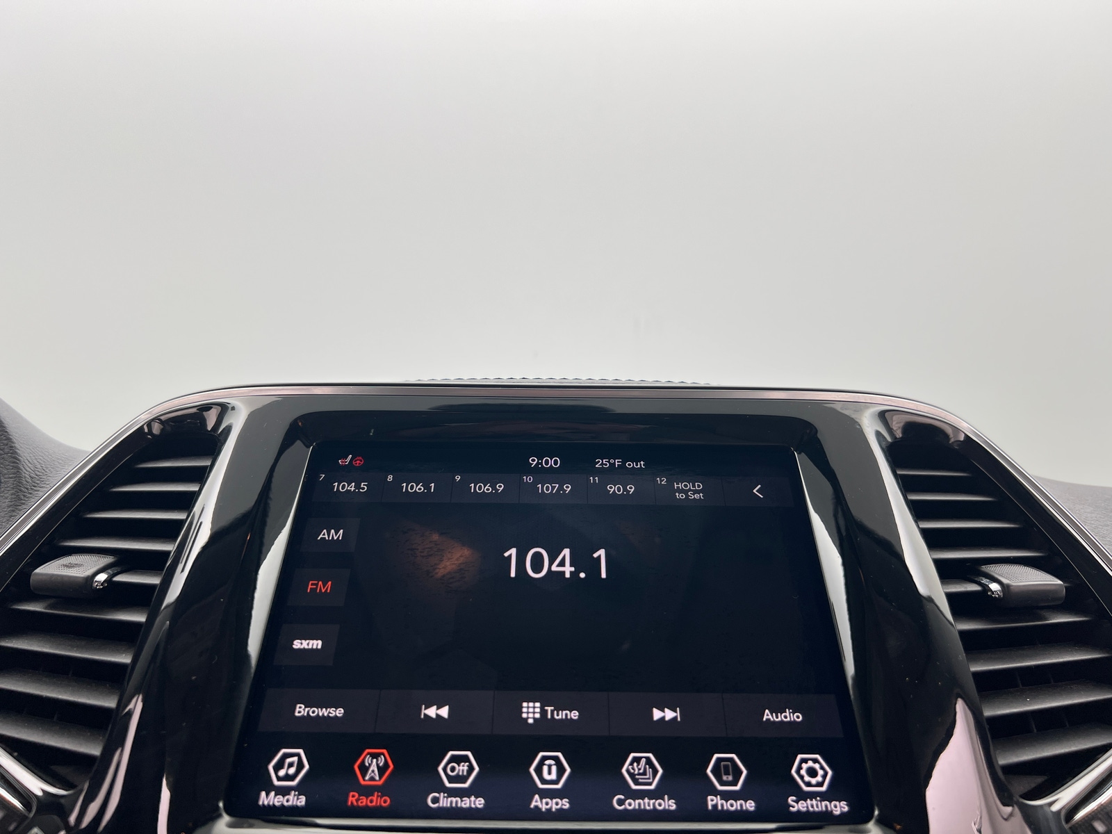 Thumbnail: 2019 Jeep Cherokee - 3