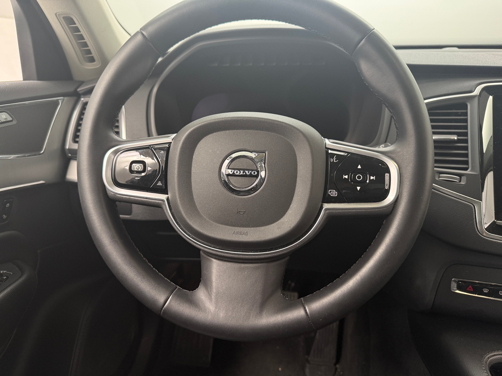 Thumbnail: 2023 Volvo XC90 - 4