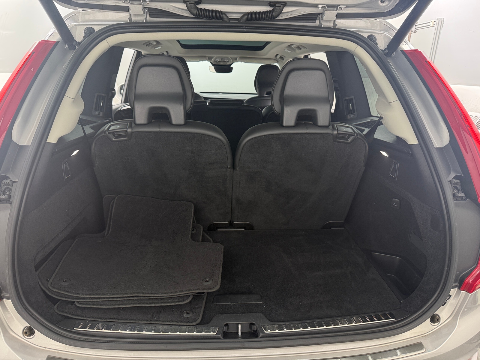 Thumbnail: 2023 Volvo XC90 - 6