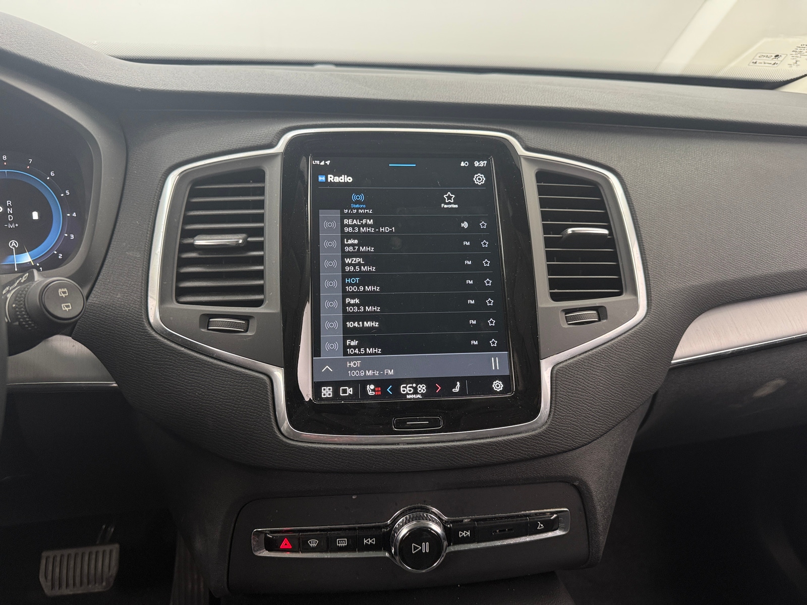 Thumbnail: 2023 Volvo XC90 - 3