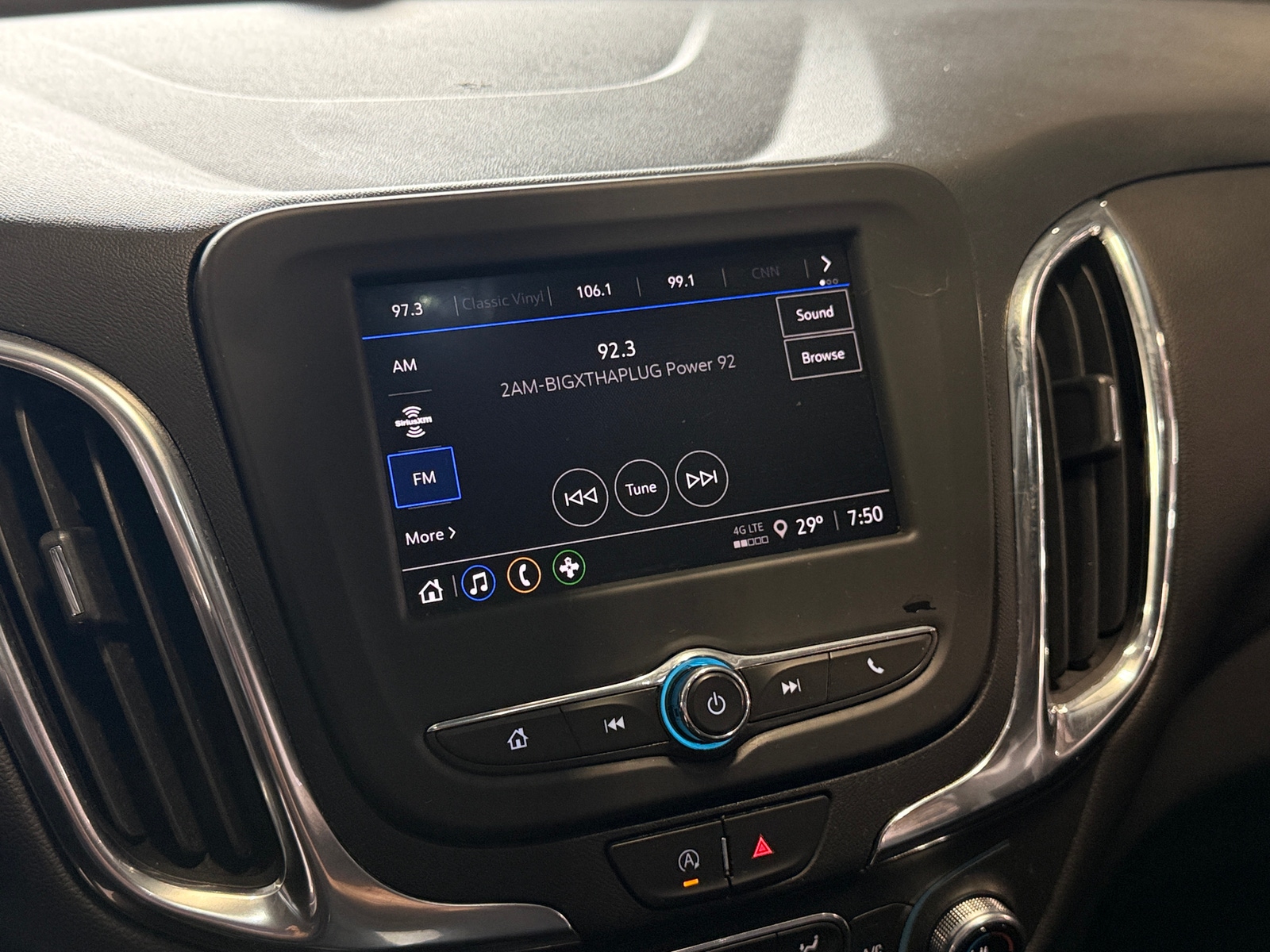 Thumbnail: 2022 Chevrolet Equinox - 4