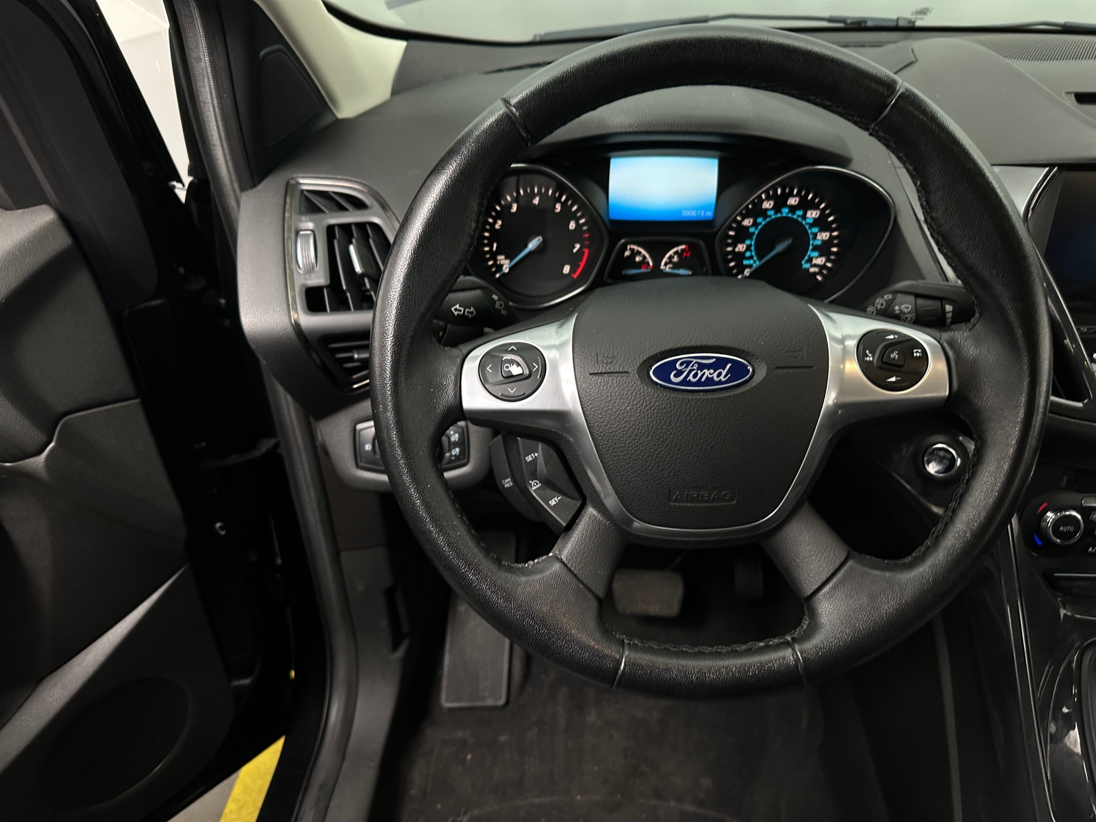 Thumbnail: 2015 Ford Escape - 4