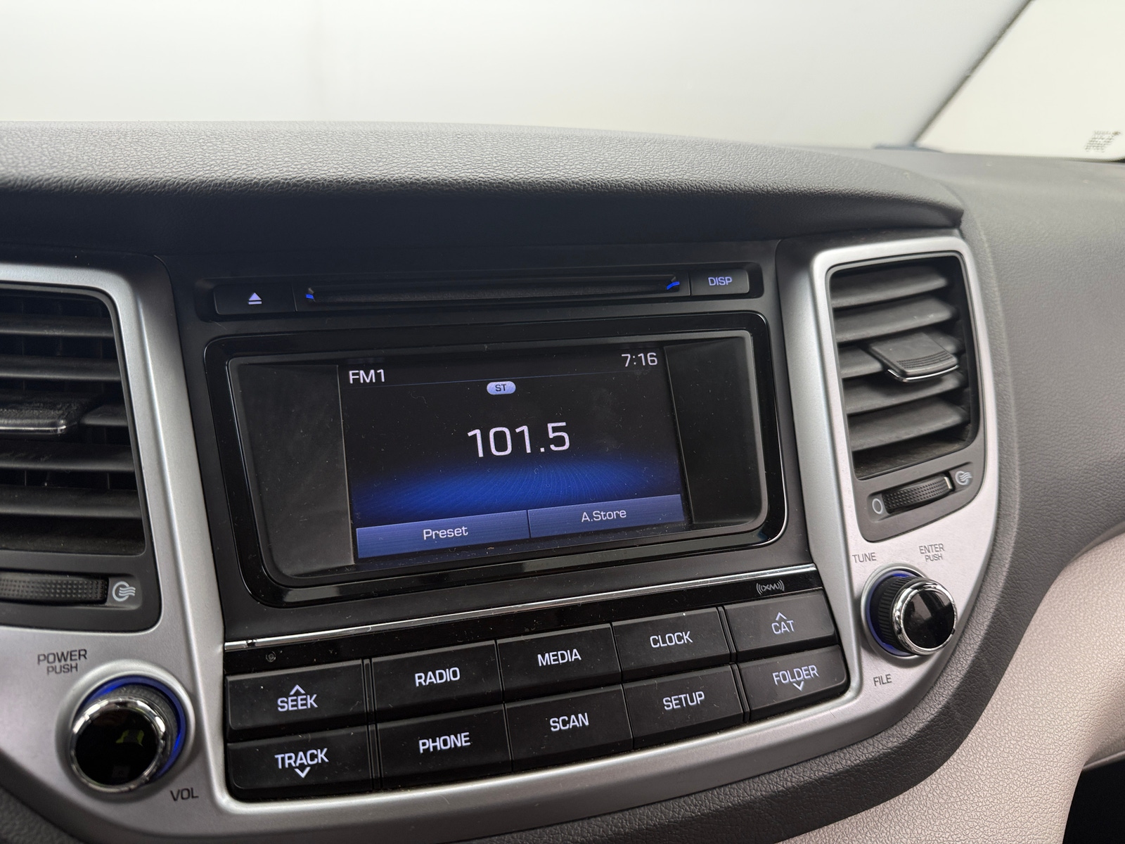 Thumbnail: 2016 Hyundai Tucson - 4