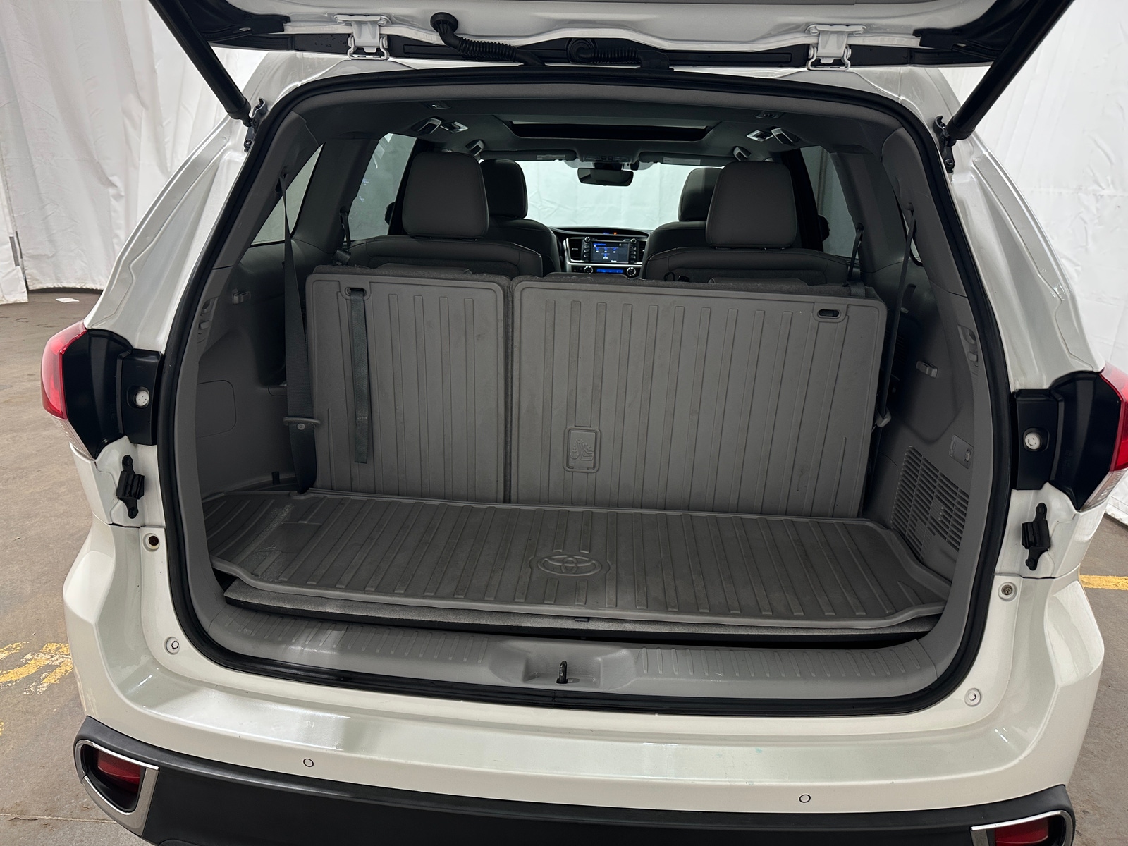 Thumbnail: 2019 Toyota Highlander - 6