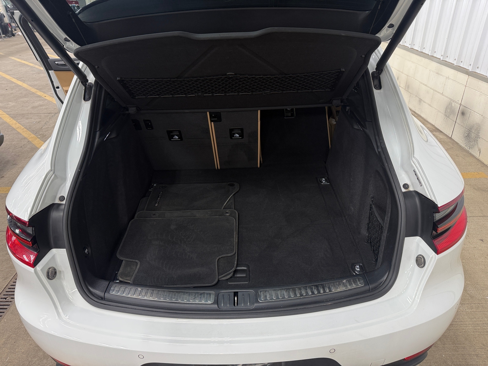 Thumbnail: 2017 Porsche Macan - 7