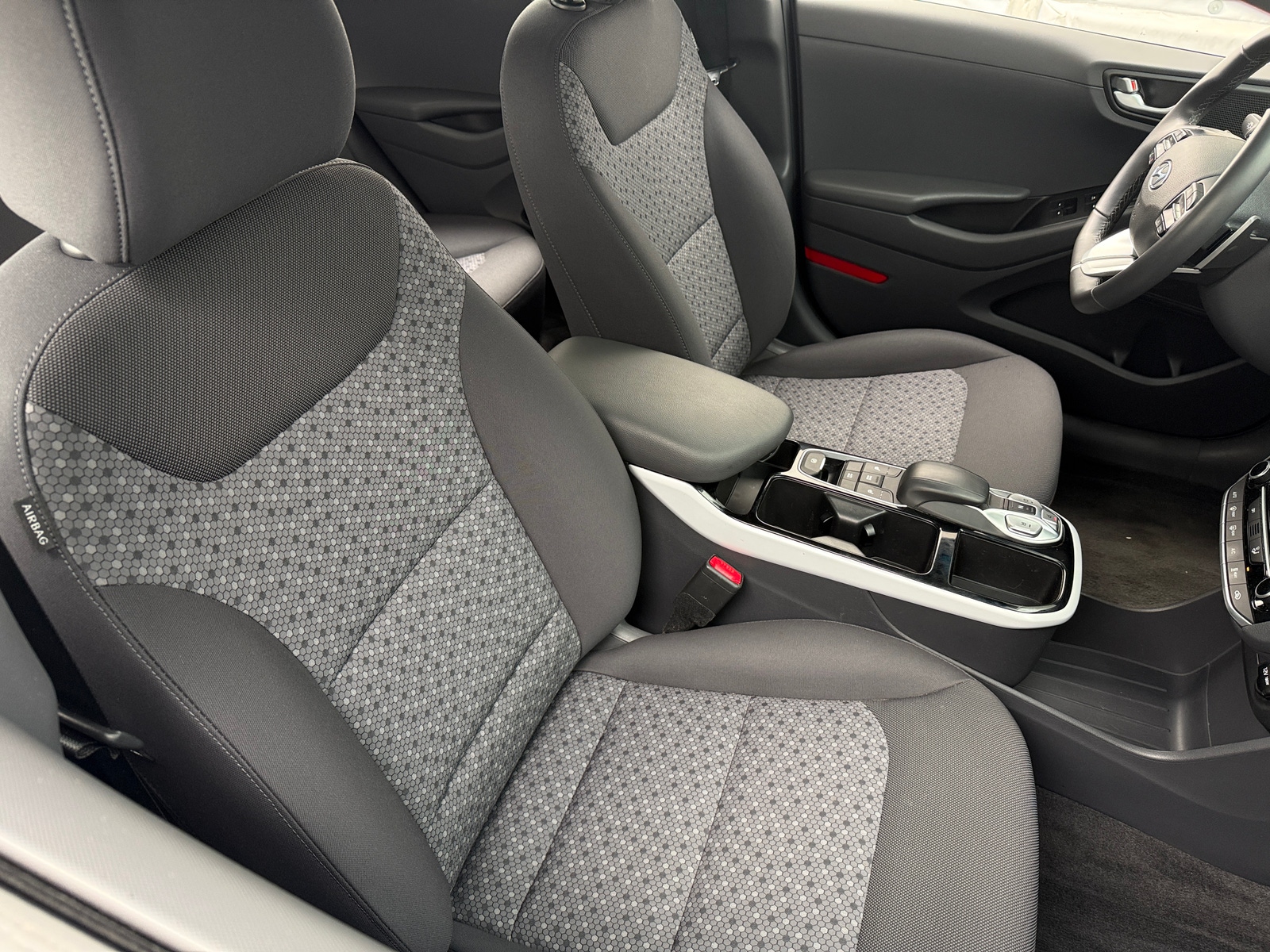 Thumbnail: 2019 Hyundai Ioniq - 2