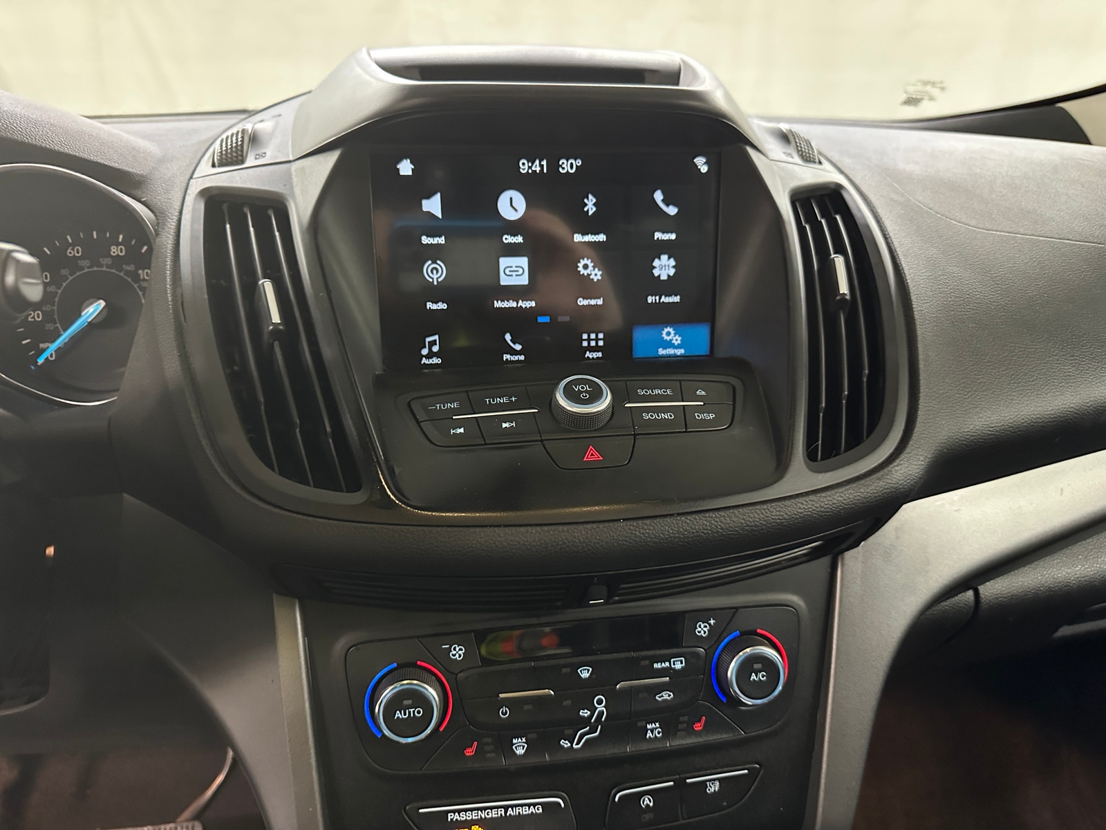 Thumbnail: 2017 Ford Escape - 4