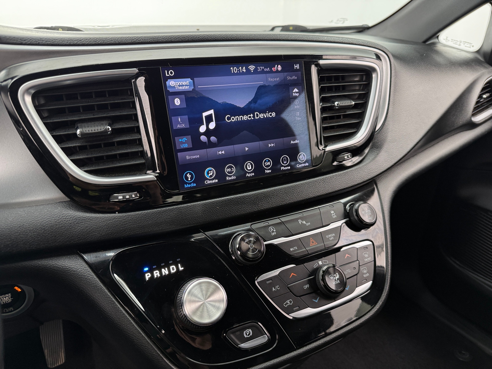 Thumbnail: 2018 Chrysler Pacifica - 3