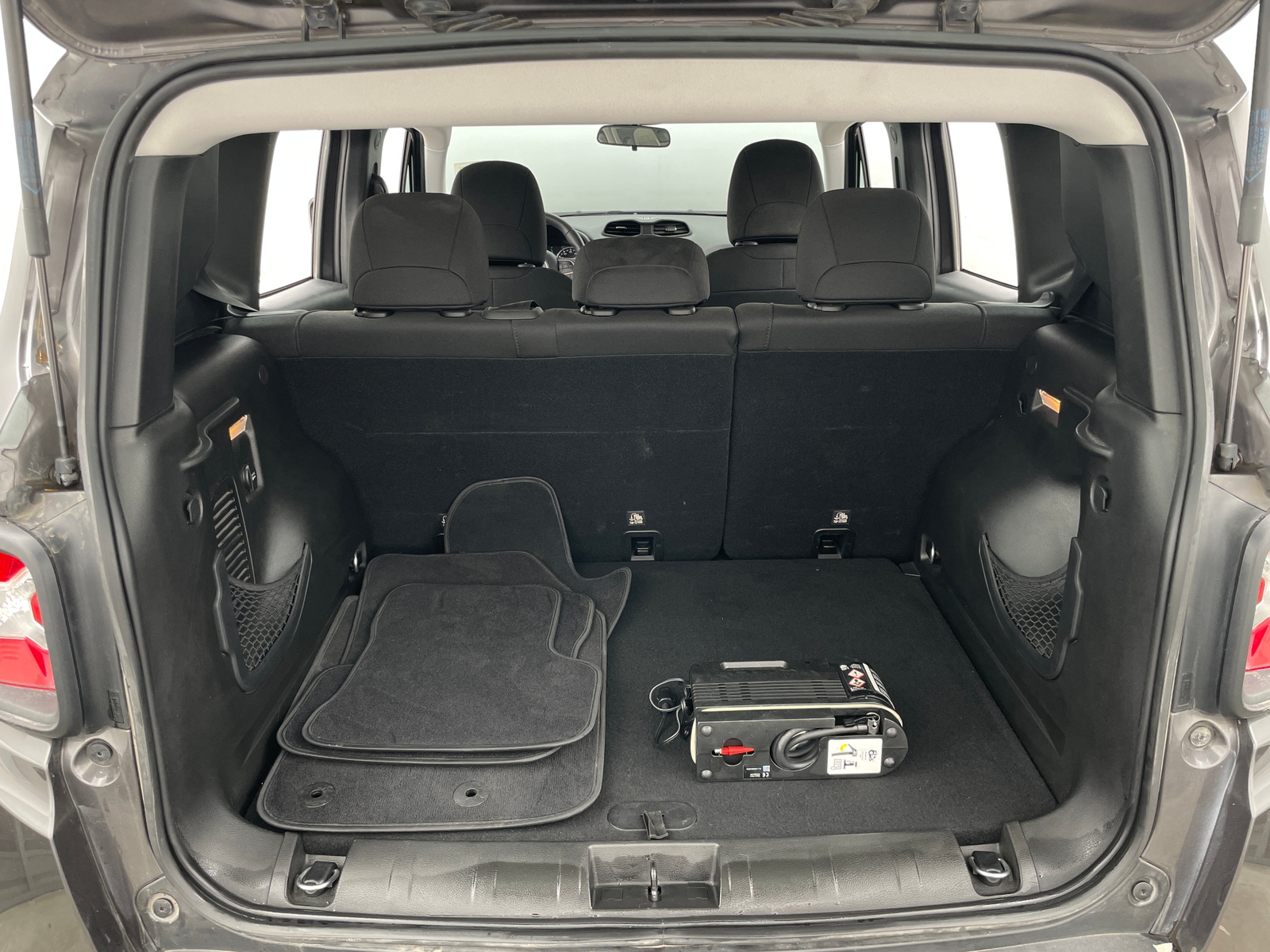 Thumbnail: 2017 Jeep Renegade - 7