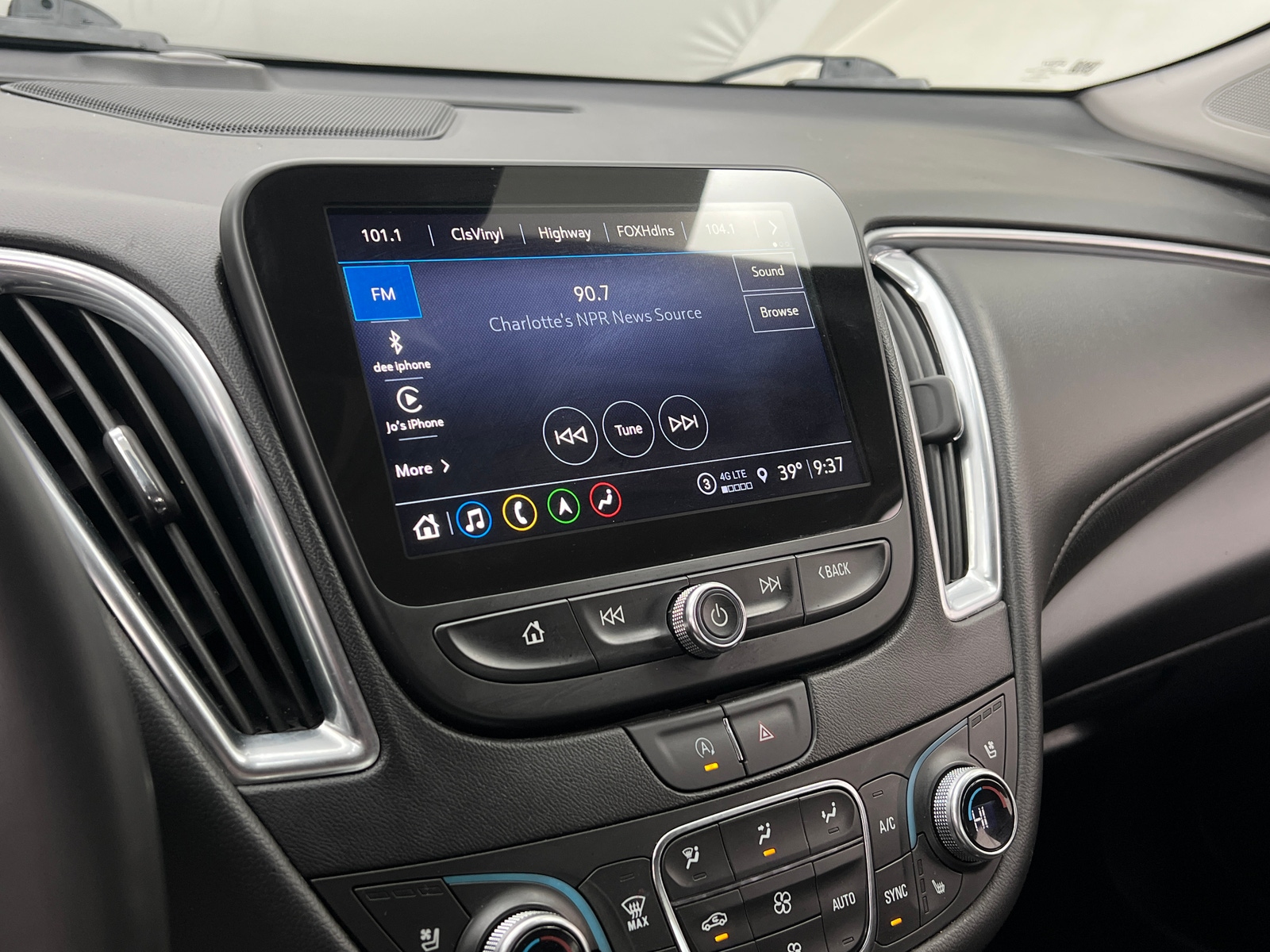 Thumbnail: 2024 Chevrolet Malibu - 3