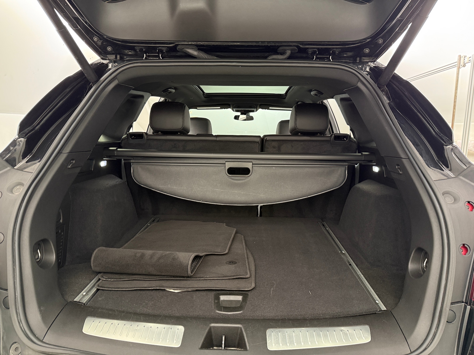 Thumbnail: 2025 Cadillac XT5 - 6