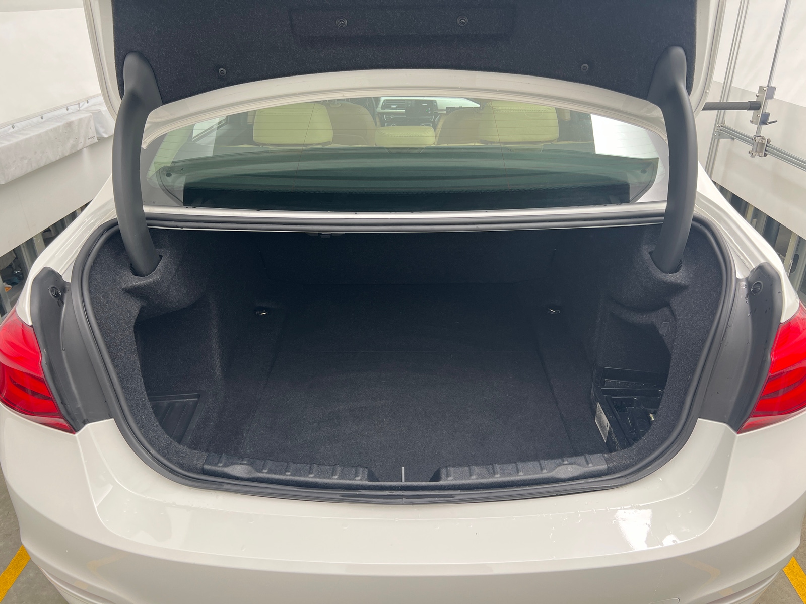 Thumbnail: 2018 BMW 3 Series - 6