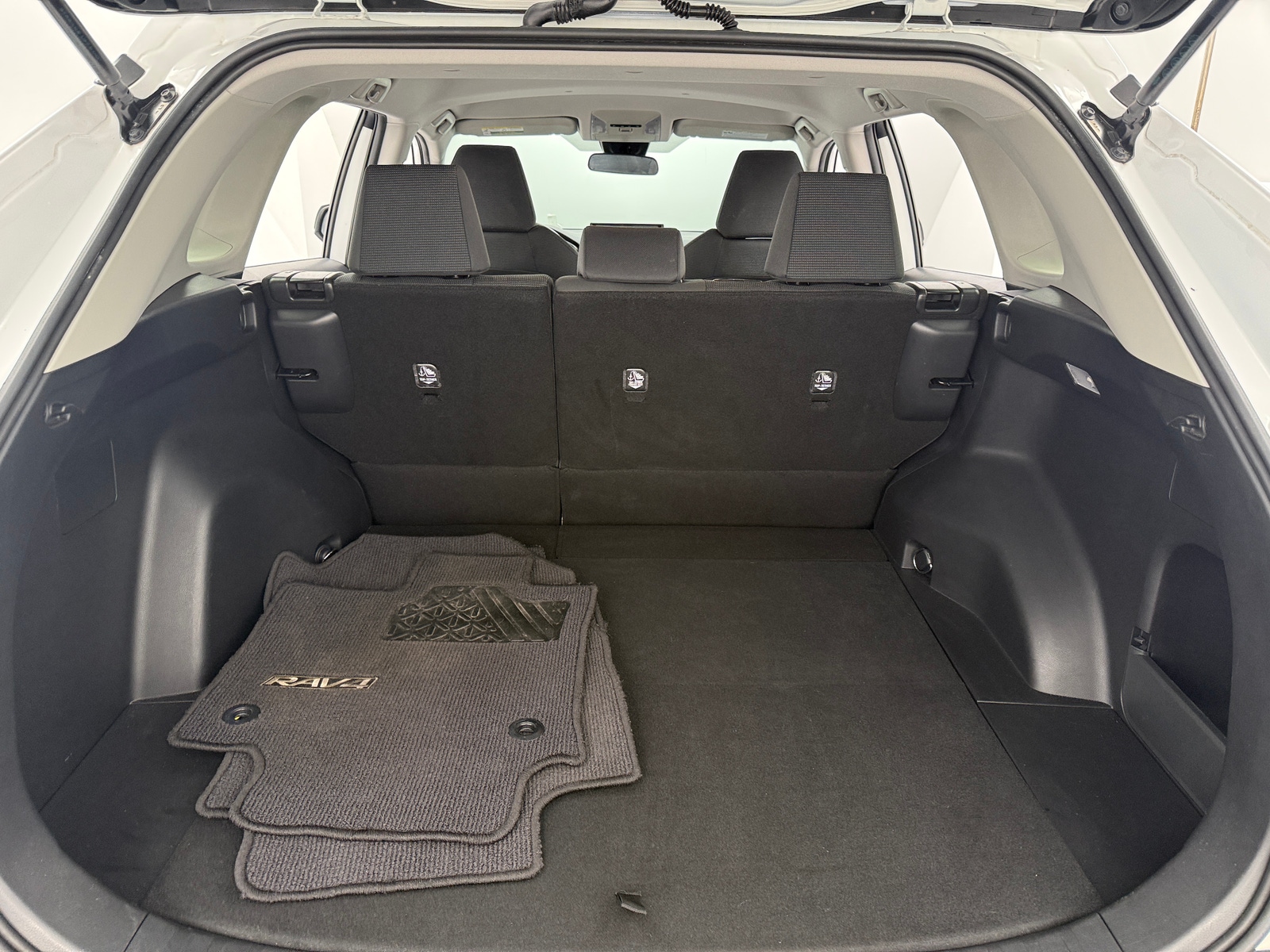 Thumbnail: 2020 Toyota RAV4 - 7