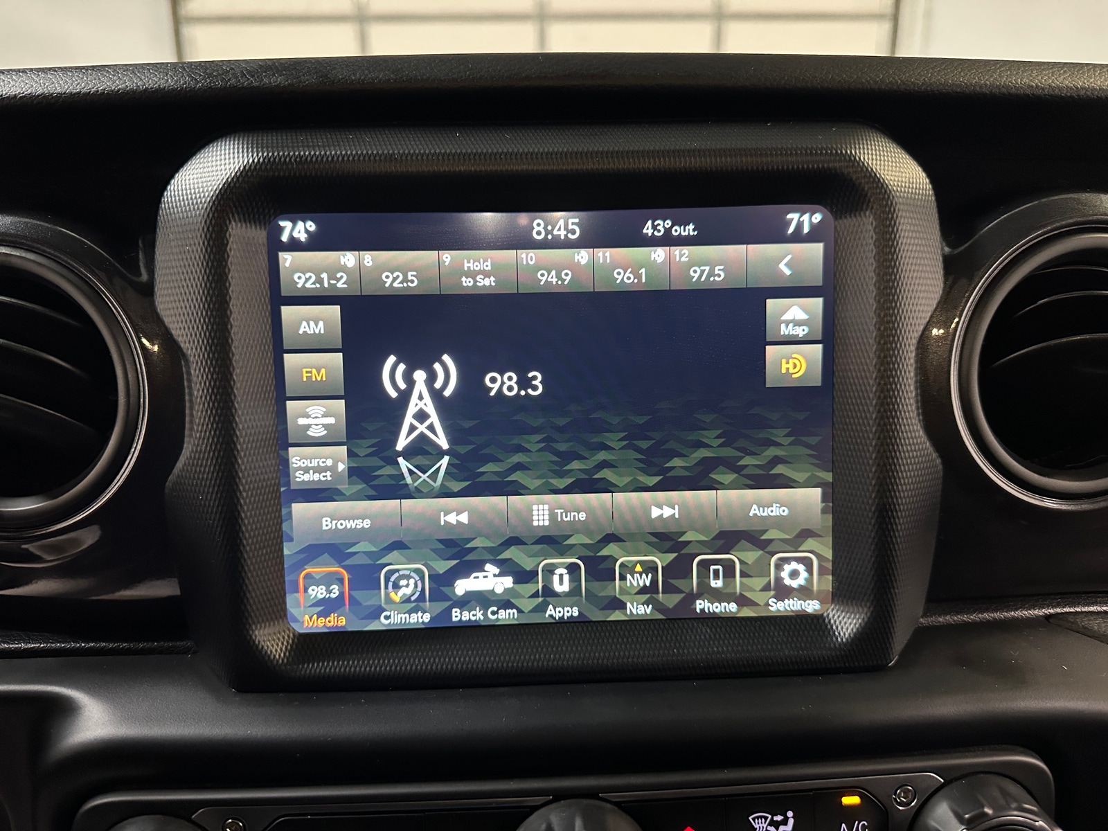 Thumbnail: 2022 Jeep Gladiator - 4