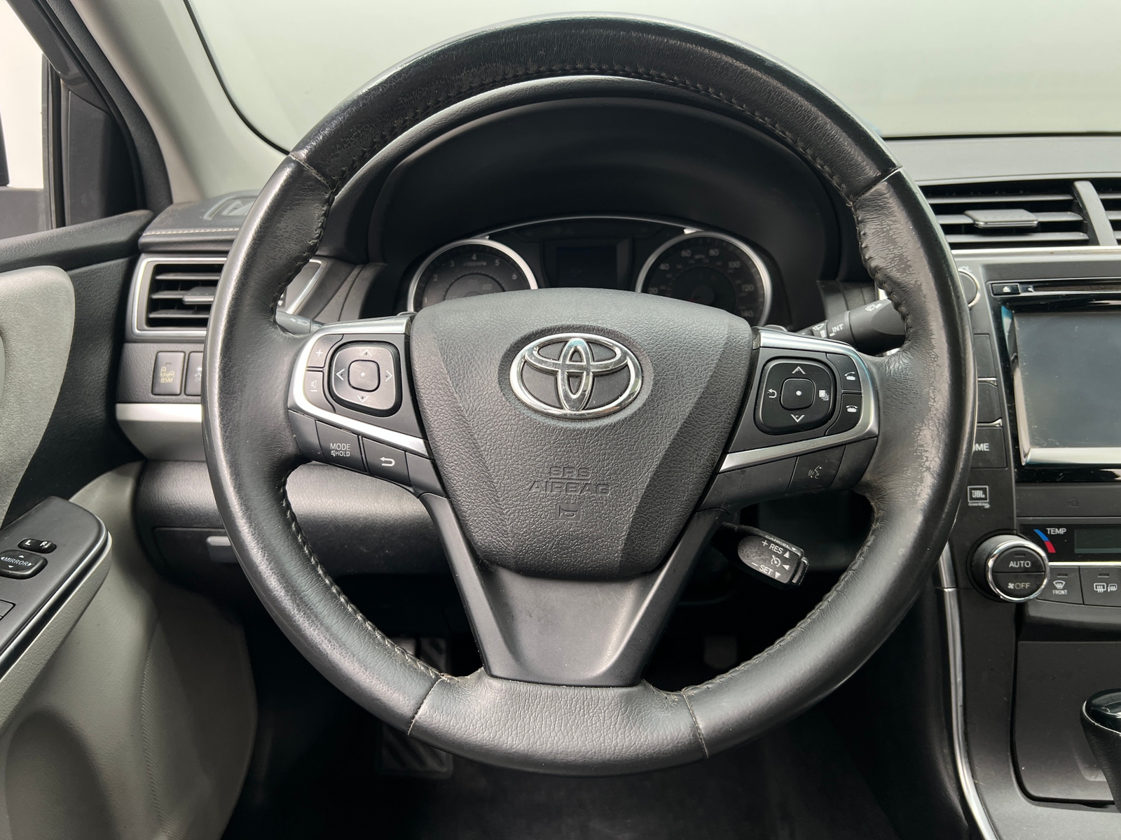 Thumbnail: 2017 Toyota Camry - 4