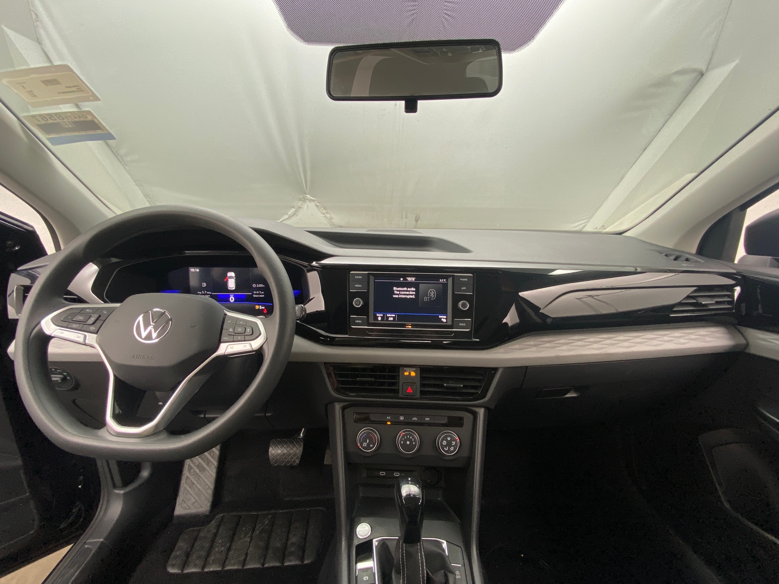 Thumbnail: 2022 Volkswagen Taos - 3