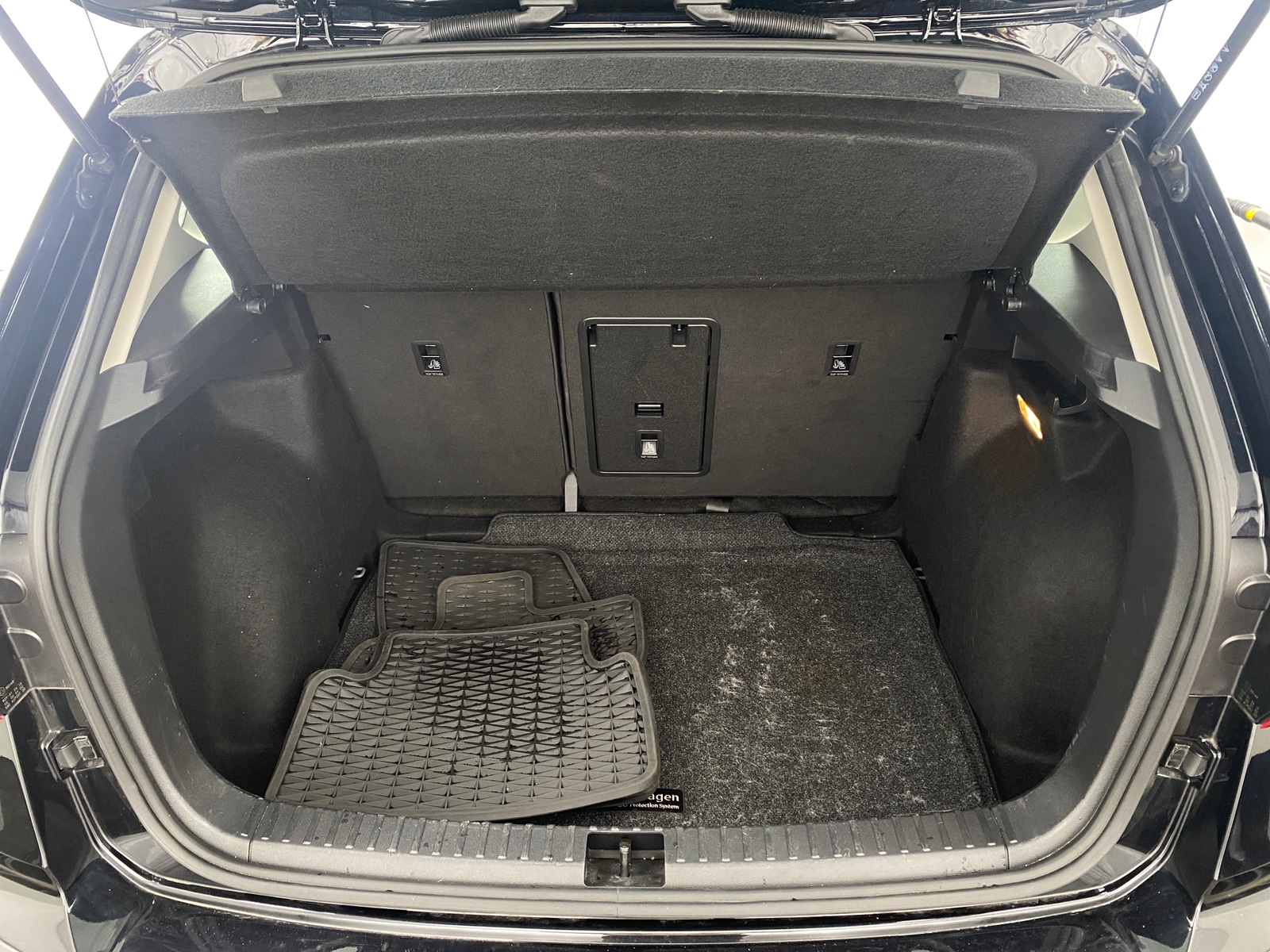 Thumbnail: 2022 Volkswagen Taos - 7