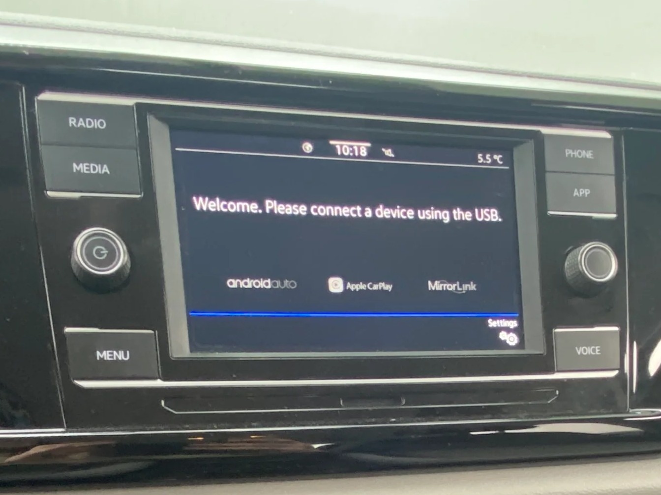 Thumbnail: 2022 Volkswagen Taos - 4