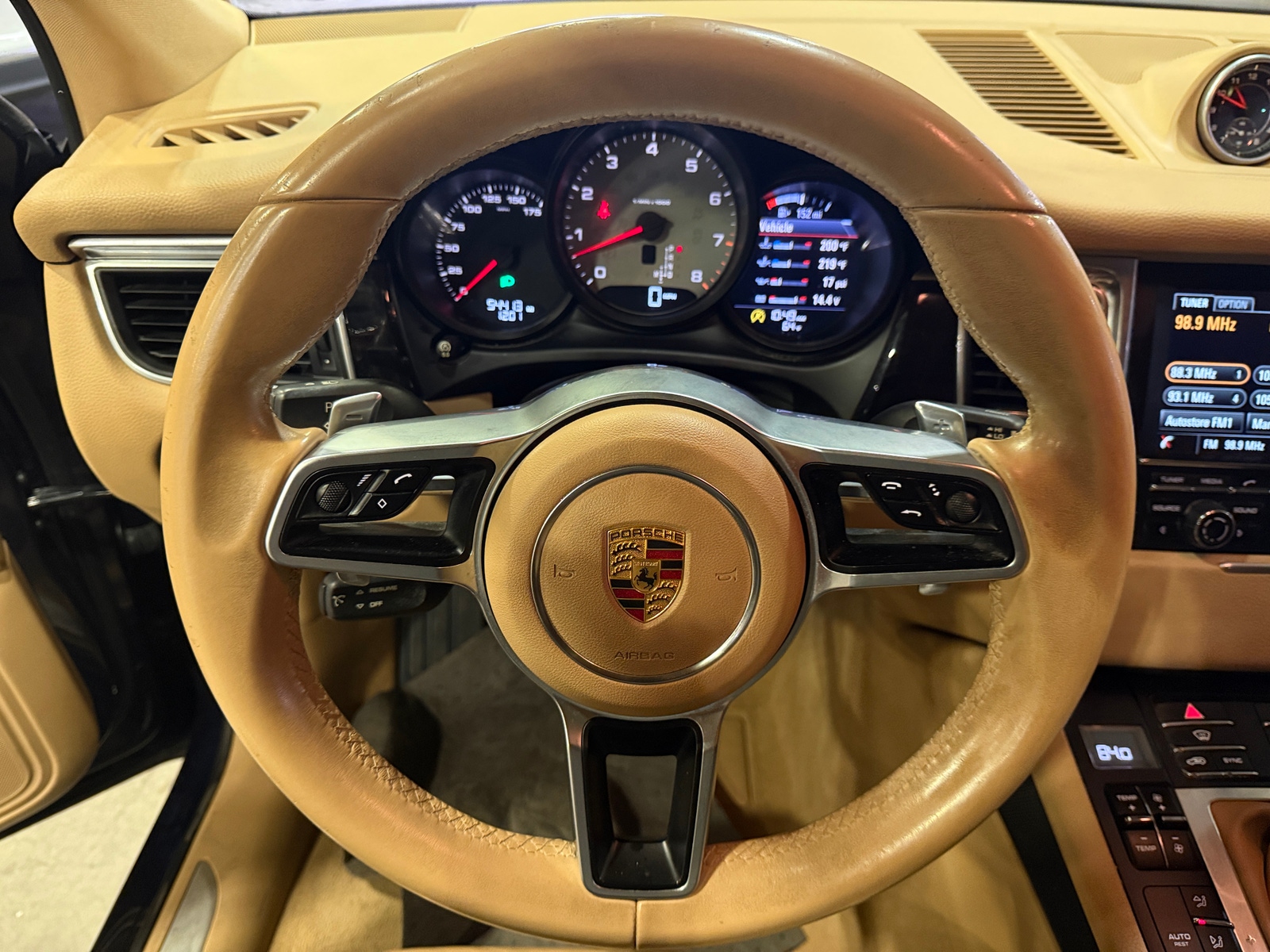 Thumbnail: 2015 Porsche Macan - 4