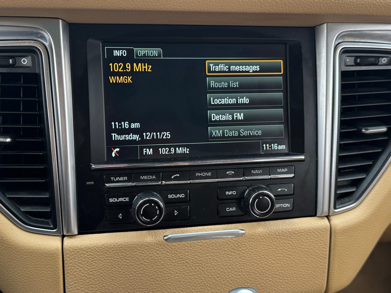 Thumbnail: 2015 Porsche Macan - 3