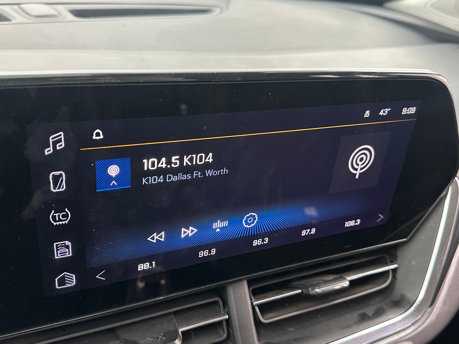 Thumbnail: 2024 Chevrolet Trax - 3