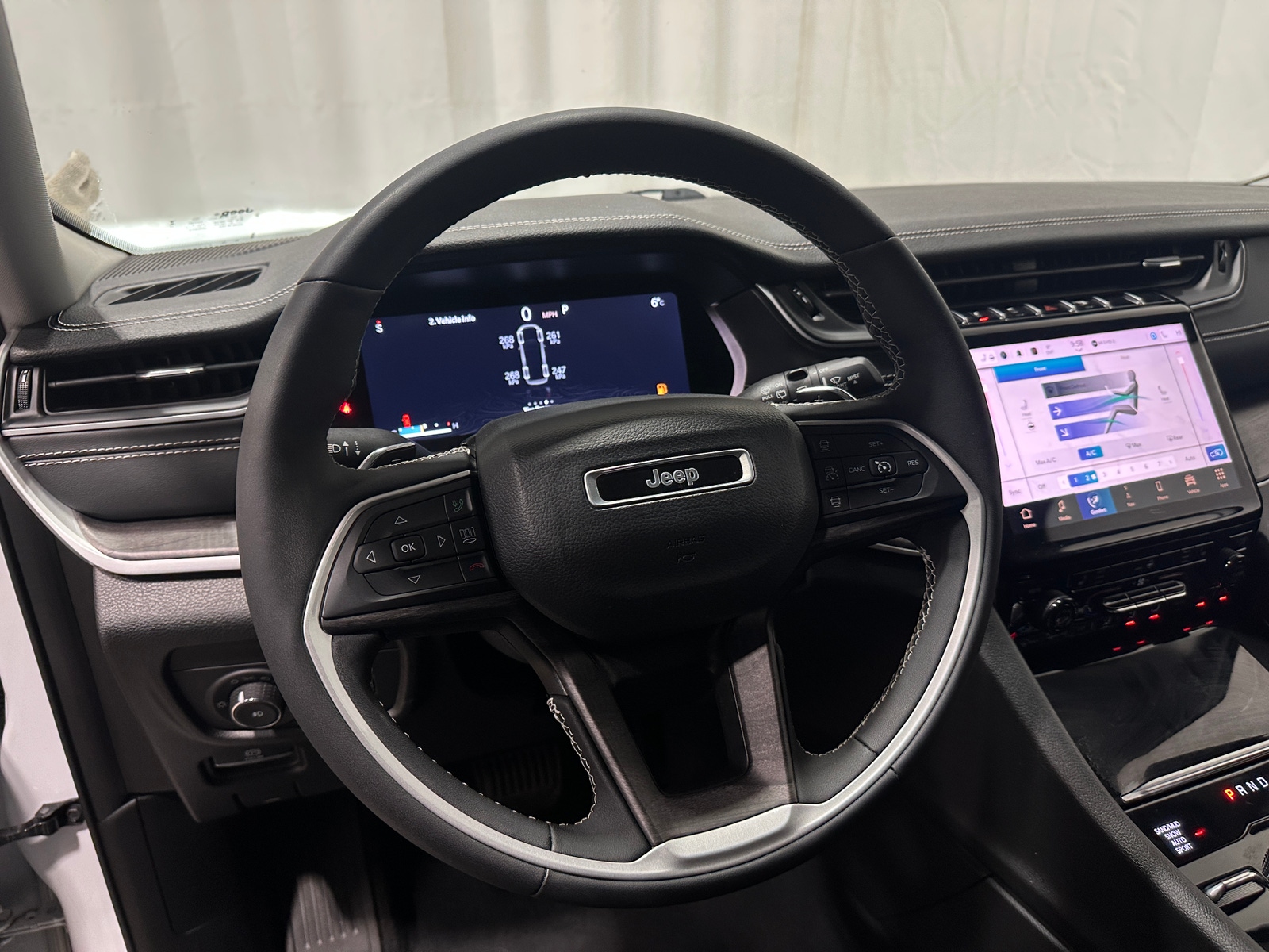 Thumbnail: 2023 Jeep Grand Cherokee L - 4