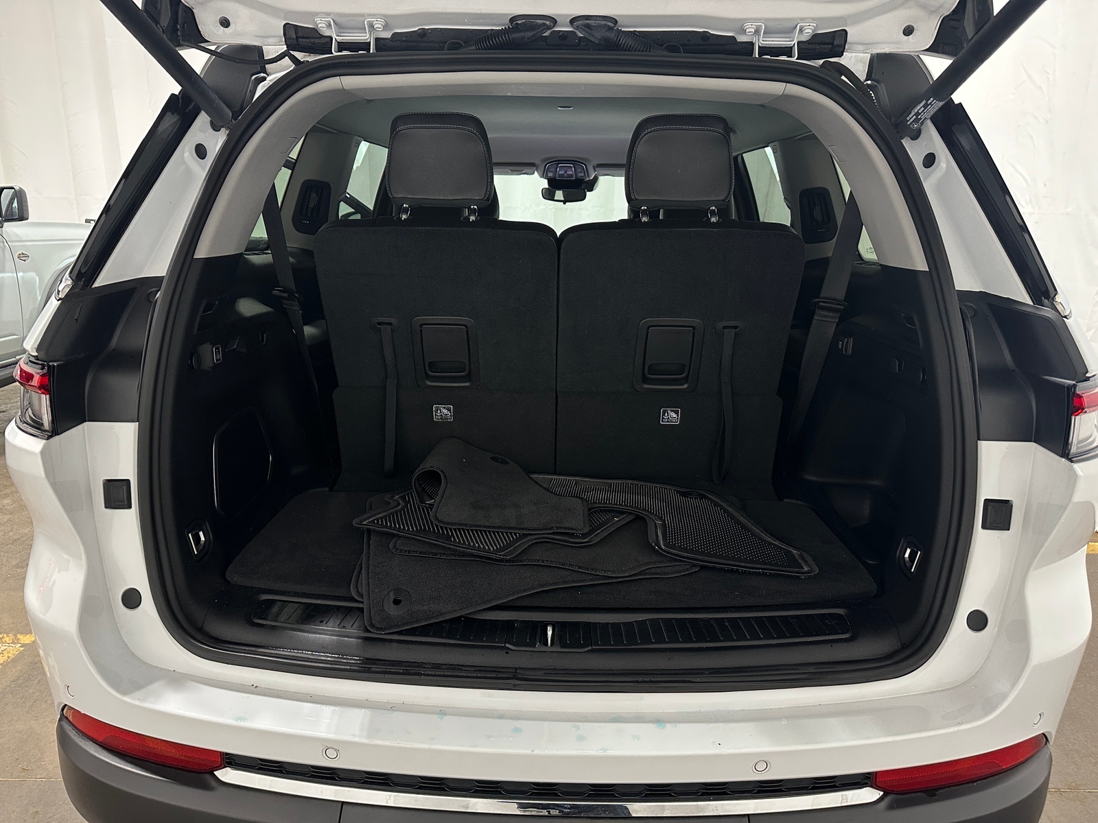 Thumbnail: 2023 Jeep Grand Cherokee L - 6