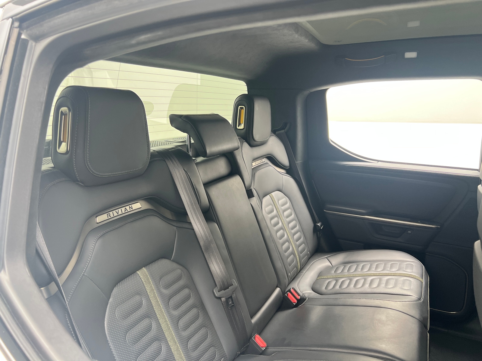 Thumbnail: 2025 Rivian R1T - 5