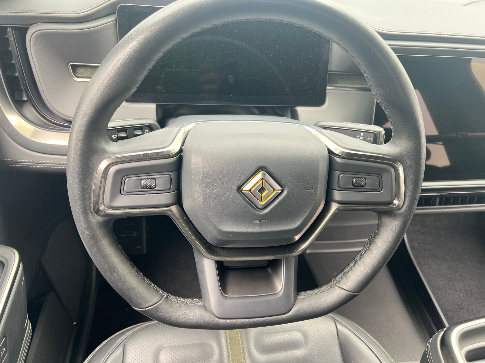 Thumbnail: 2025 Rivian R1T - 4