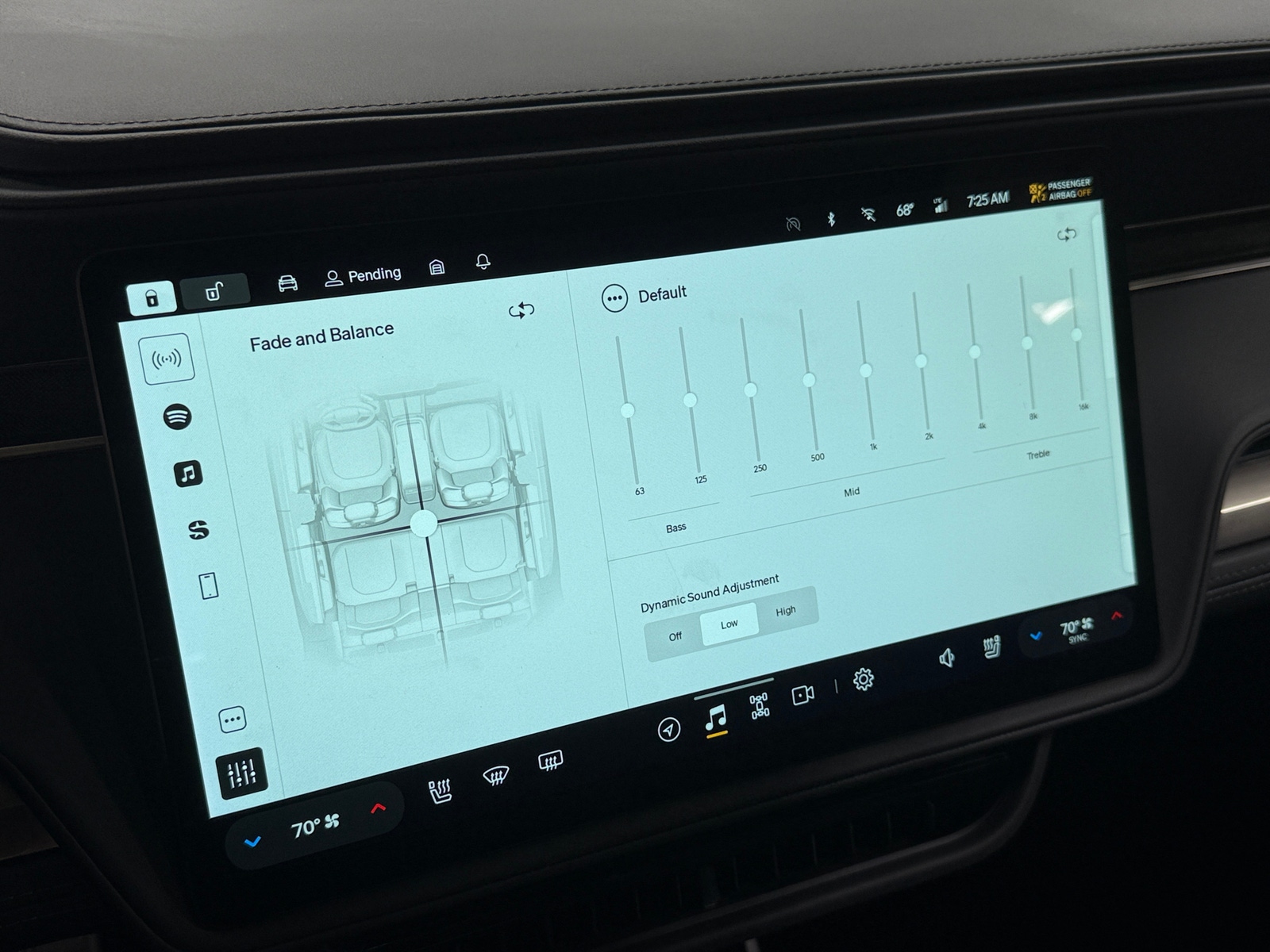 Thumbnail: 2025 Rivian R1T - 3
