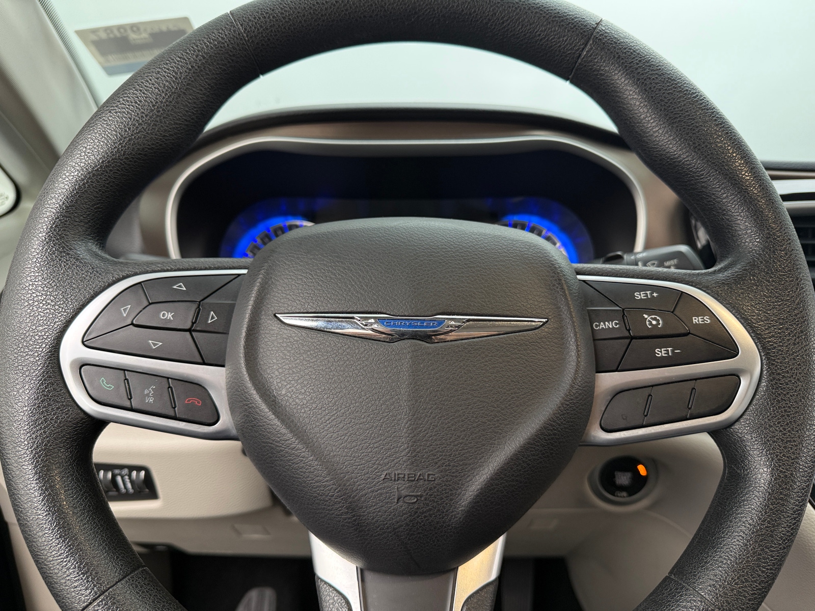 Thumbnail: 2017 Chrysler Pacifica - 5