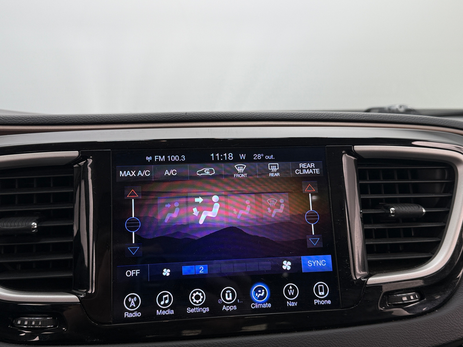 Thumbnail: 2017 Chrysler Pacifica - 4