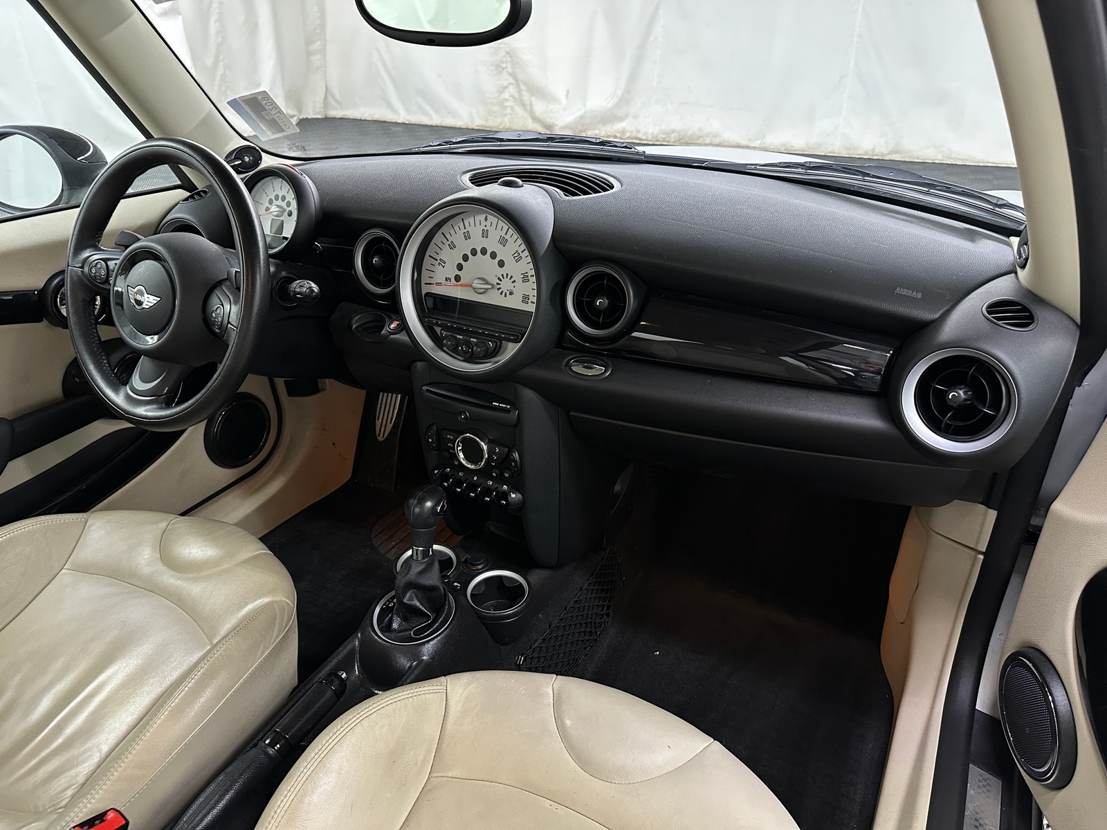 Thumbnail: 2011 MINI Cooper Hardtop - 2